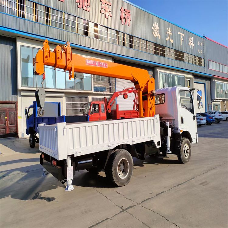 万荣乡三轮随车吊定制 农用改装机自备吊中瑞长期出售